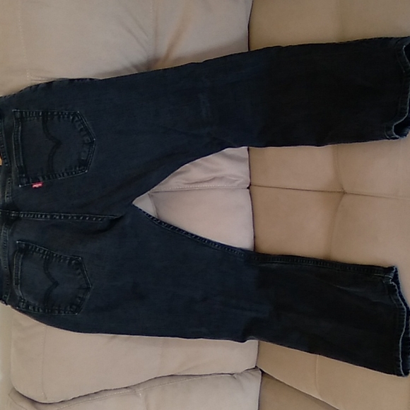 Levi's - Picture 2 of 3